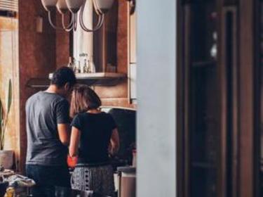 Sobriété-Habitat-Chauffage_couple